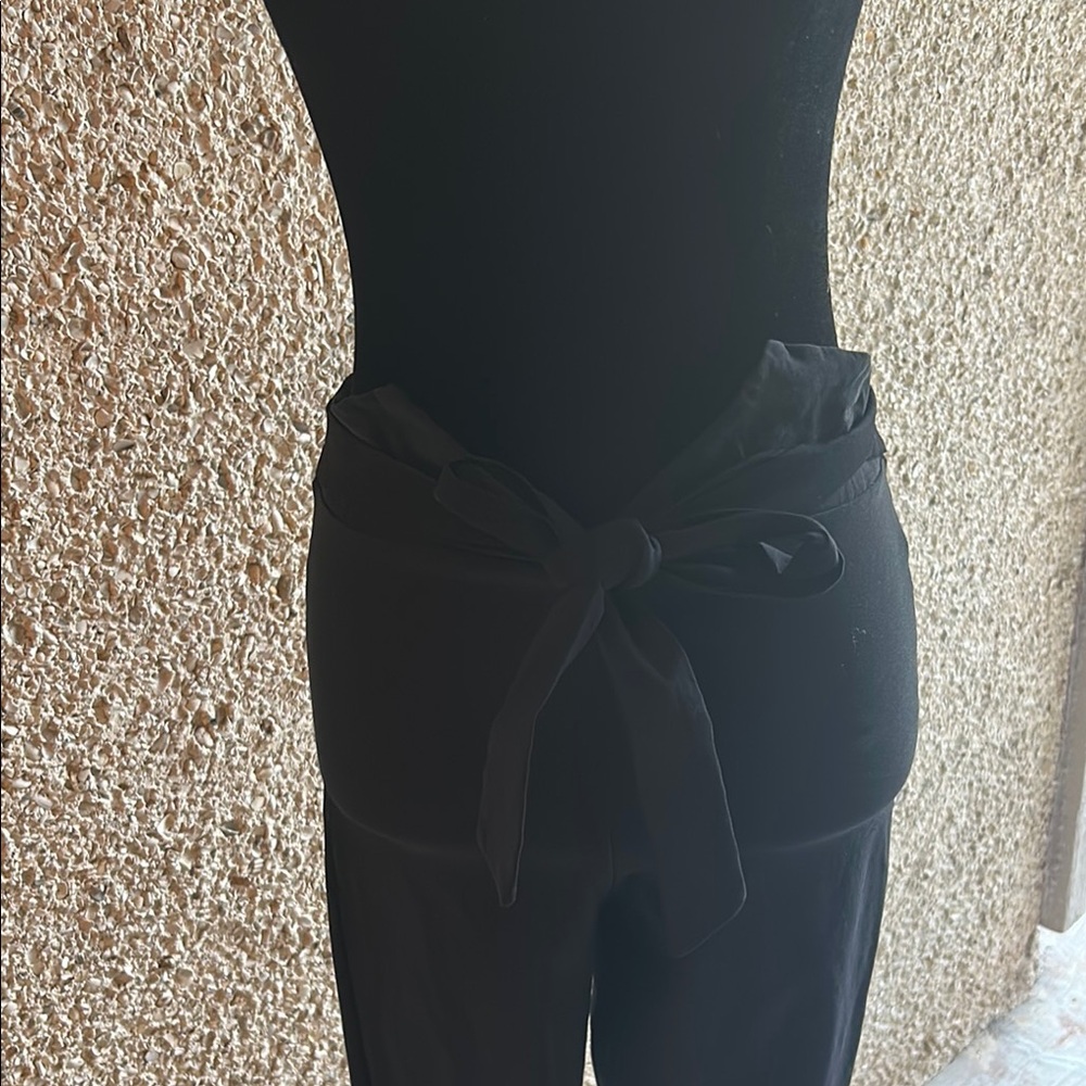 Fashion Nova Black Cropped Pants - Picture 3 of 12